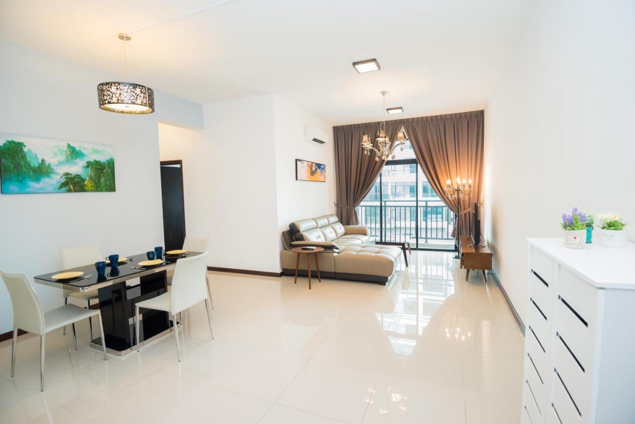 Molek Regency Taman Molek 5*