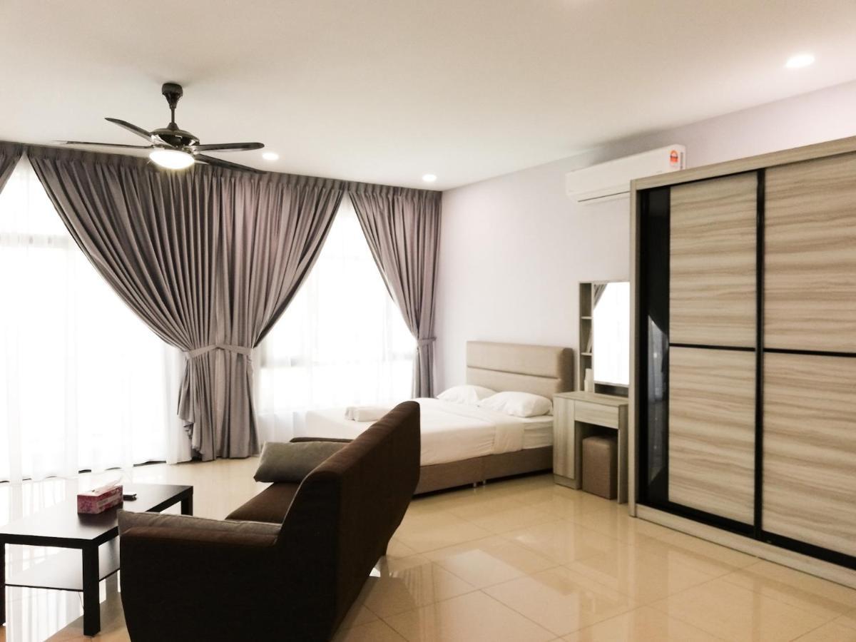 Hotel Molek Regency Taman Molek 5*