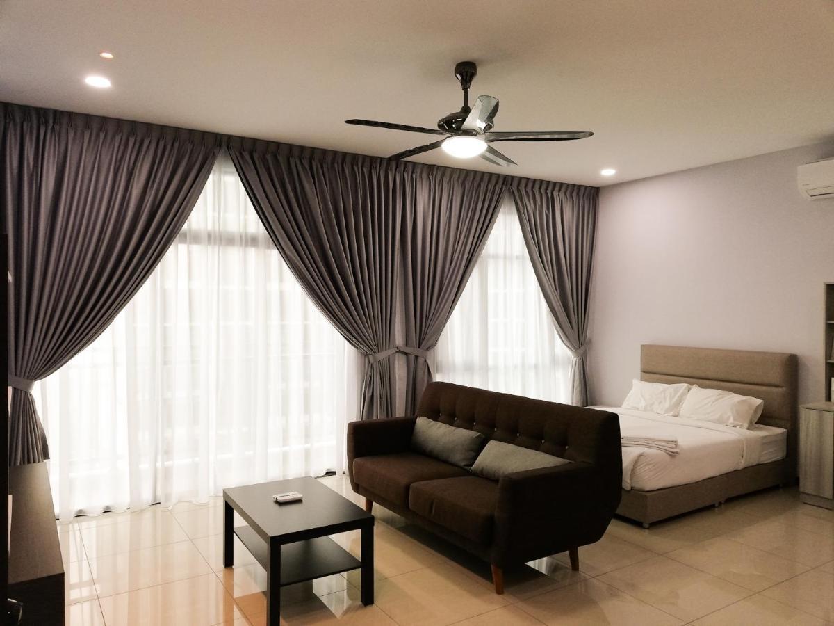 Molek Regency Taman Molek 5*